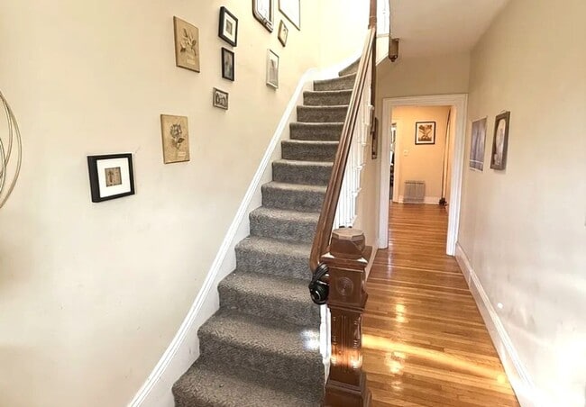 Building Photo - No Fee Single Family House with 5 Parking Spaces Included!  Laundry in Unit!