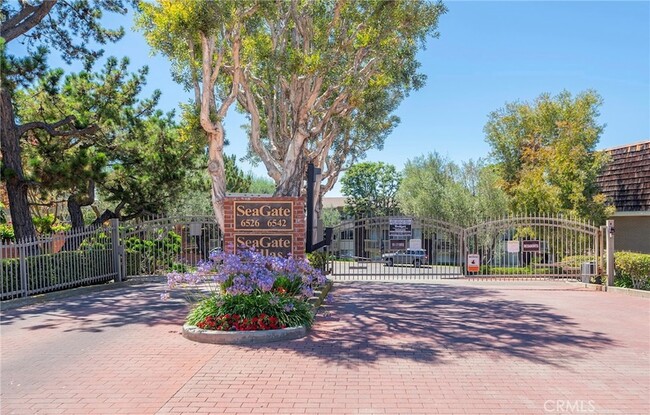 Building Photo - 6542 Ocean Crest Dr