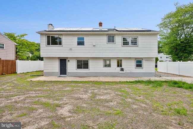 Building Photo - 747 Hedy Ave