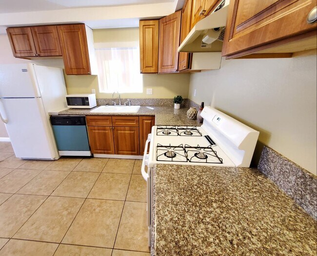 Building Photo - 1275 W 39th St