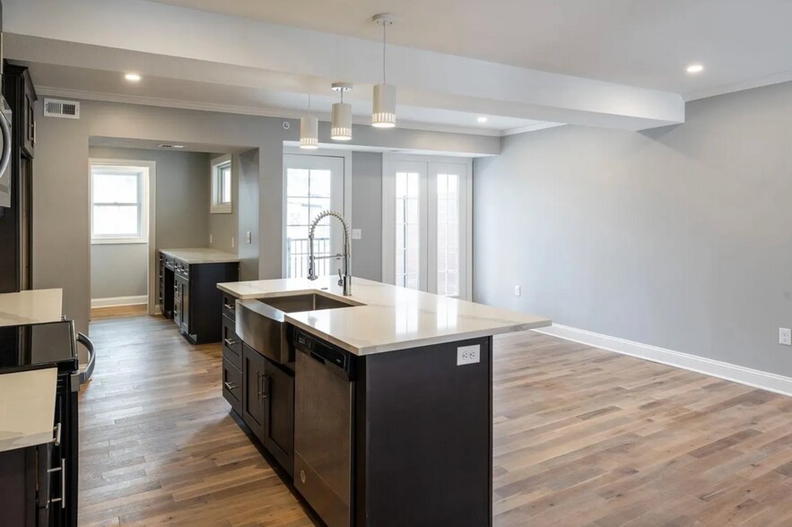 Building Photo - 4462 Broadway Blvd