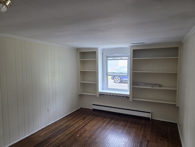 Building Photo - 205 Haussauer Rd