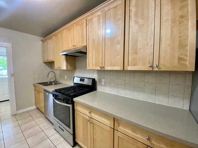 Building Photo - 926-932 35