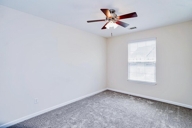 Building Photo - 405 Christiane Way