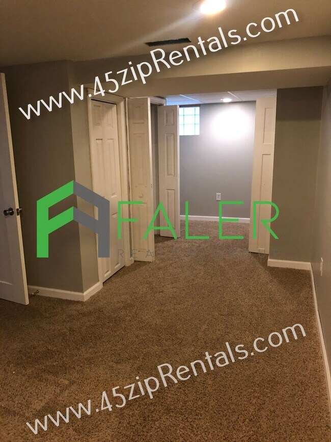 Building Photo - Belmont Ranch with LOTS of Space!