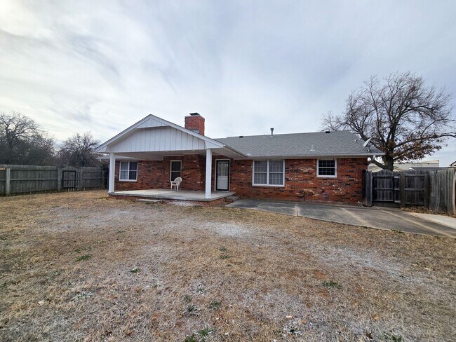 Building Photo - 3 Bedroom 2 Bath home in Shawnee!
