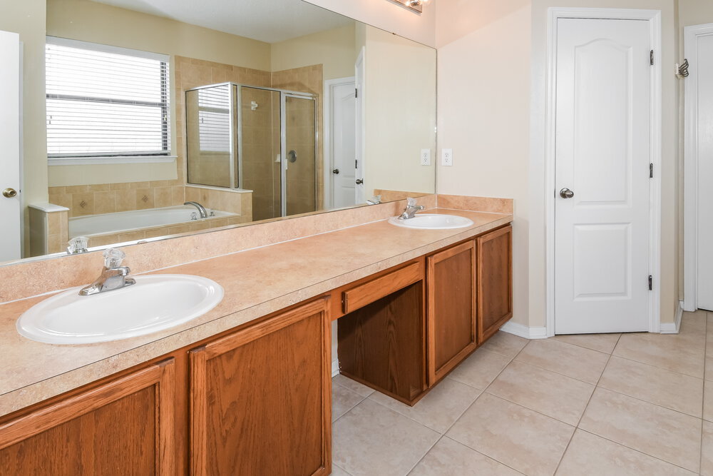 Building Photo - 703 Red Cedar Ct