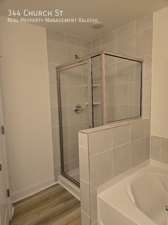 Building Photo - 344 Church St