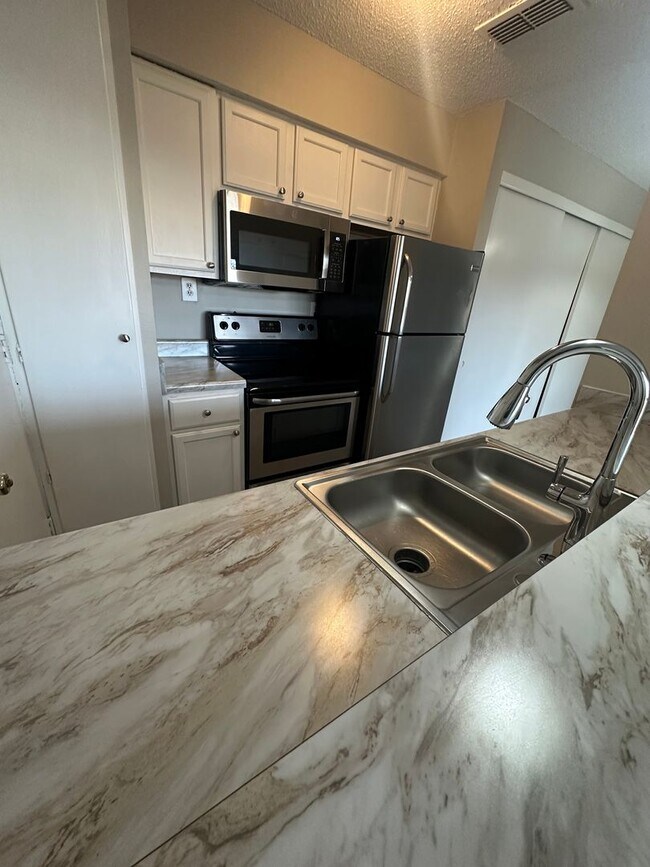 Building Photo - 2BD/2BA Condo located on the Germantown/Memphis Line!