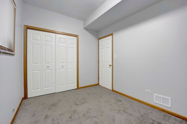 Building Photo - 1339 N Greenview Ave