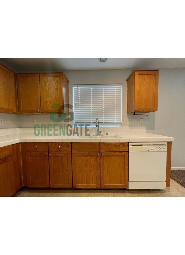 Building Photo - Two story 4 bedroom, 2.5 bath home in Stockton! AVAILABLE NOW!!