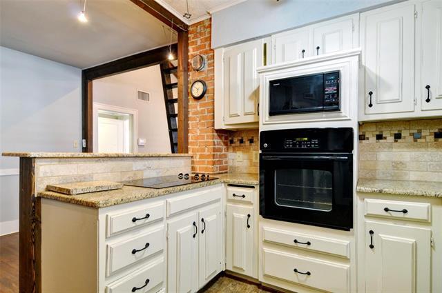 Building Photo - 3237 Odessa Ave