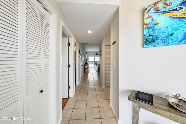 Building Photo - 75 Comares Ave