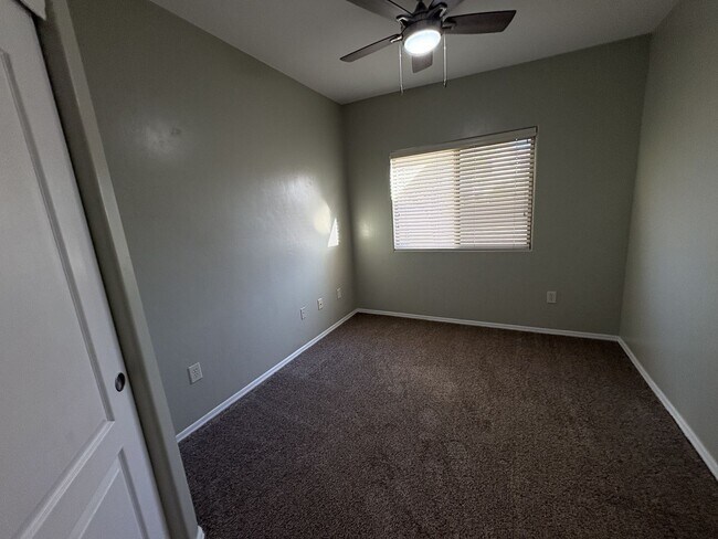 Building Photo - Move in ready Vail School District