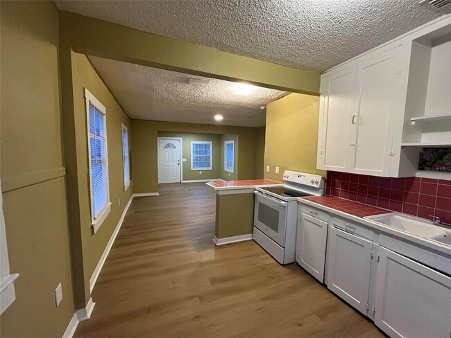 Building Photo - 2013 Oceanview Pl