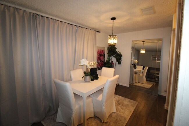 Building Photo - Great Condo in Fort Collins