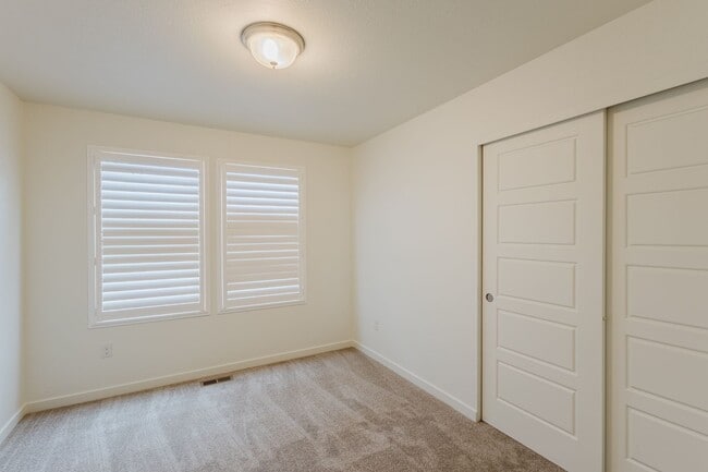 Building Photo - 2656 Champagne Ave