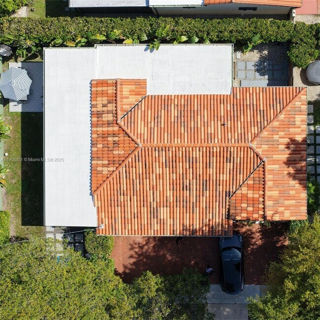 Building Photo - 1345 SW 60th Ct