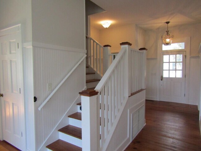Building Photo - 703 Tradewind Ct