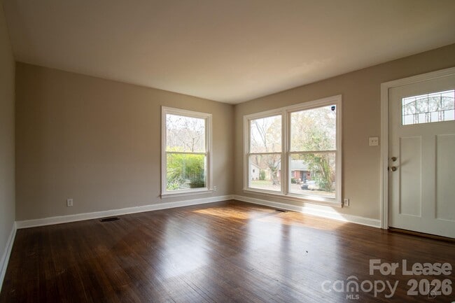 Building Photo - 4021 Crestridge Dr