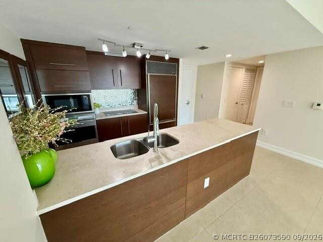 Building Photo - 465 Brickell Ave