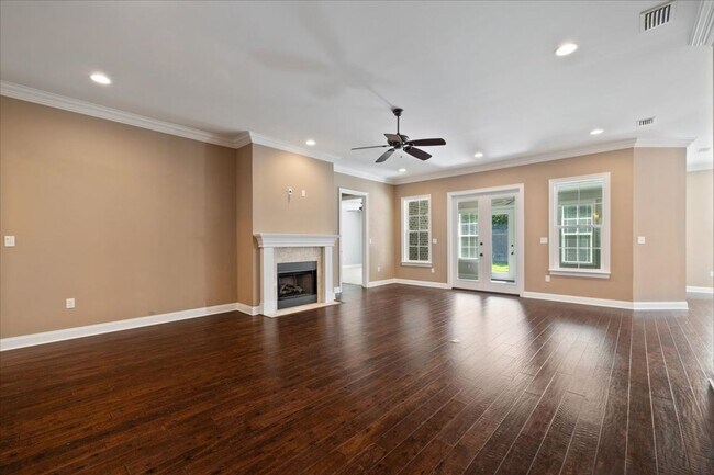Building Photo - 4 Bedroom in Niceville!