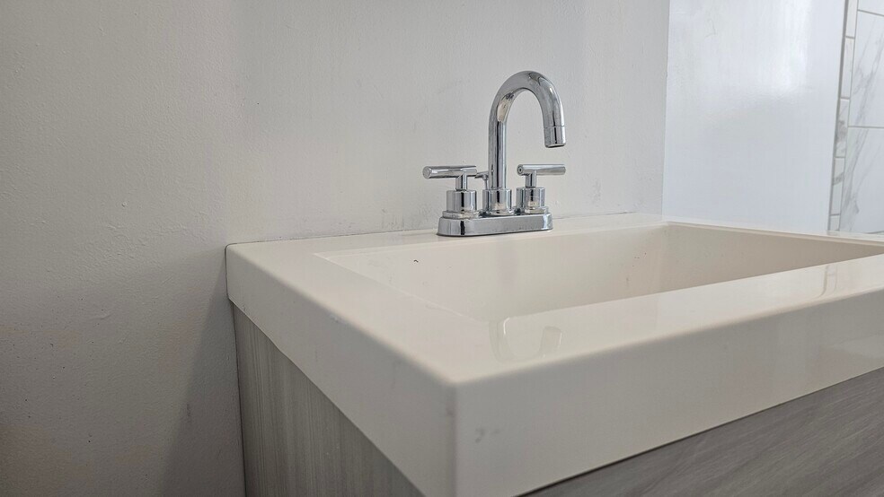 Building Photo - 22 Crawford St