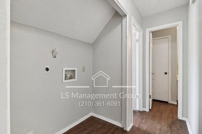 Building Photo - 6720 Windsor Hollow Dr