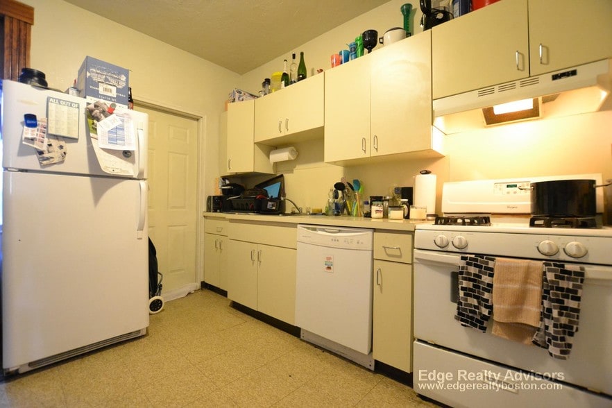 Building Photo - 53 Brackett St