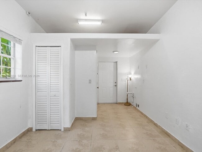 Building Photo - 1137 Asturia Ave
