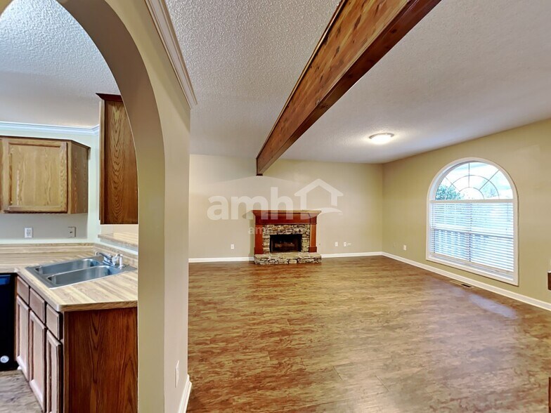 Building Photo - 2020 Foster Dr