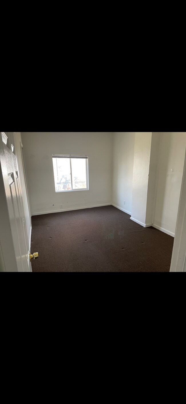 Bedroom - 395 W Utica St