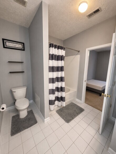 Building Photo - 3930 Bardstown Ct