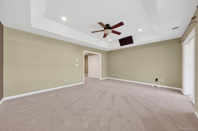 Building Photo - 5 Clearwater Ct