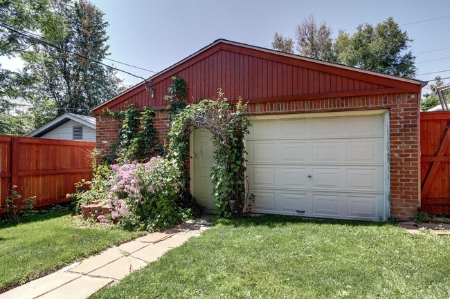 Building Photo - 2429 Hooker St