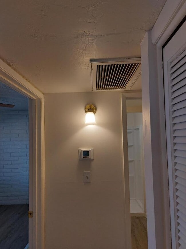 Building Photo - 4140 E Cliffside Trail