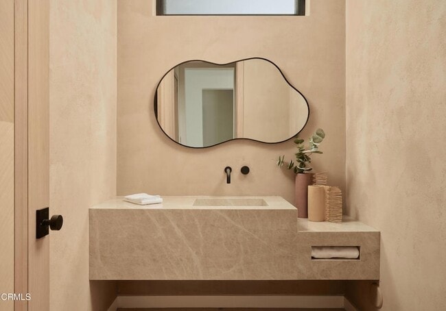 Building Photo - 11638 Kling St