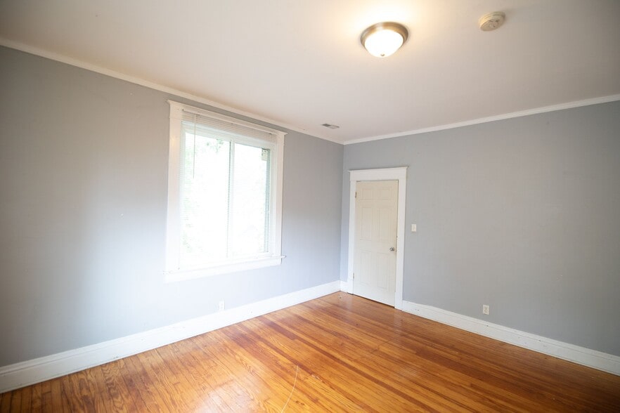 Building Photo - 805 S Sprigg St