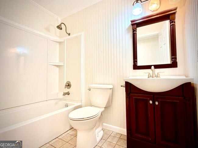 Building Photo - 305 Hillside Dr