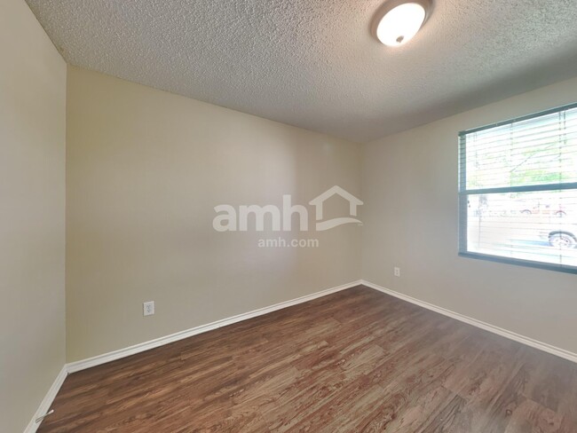 Building Photo - 317 Indian Blanket Dr