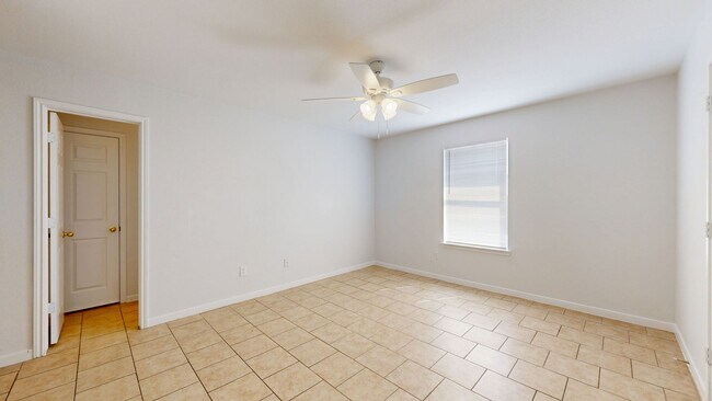 Building Photo - 316 Cedar Ridge Dr