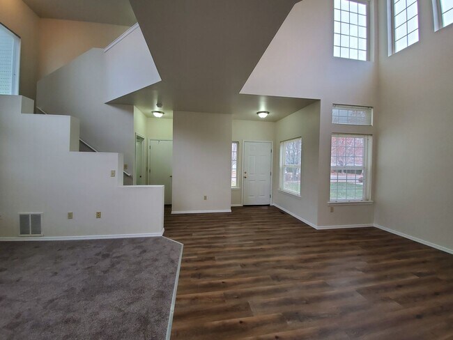 Building Photo - 1611 Lamb Ave