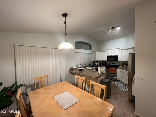 Building Photo - 4745 E St John Rd