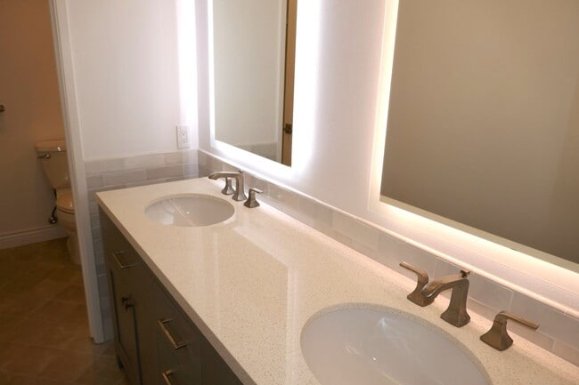 Building Photo - UPDATED TWO BED / TWO AND HALF BATH HEADLANDS CONDO WITH SWEEPING VIEWS