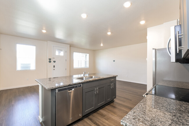 Building Photo - Beautiful 4 Bedroom in Thornton