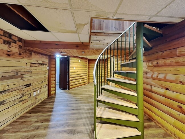 Building Photo - Charming 3BR Home for Rent in Pleasant Valley – Garage, Fenced Yard & Finished Basement