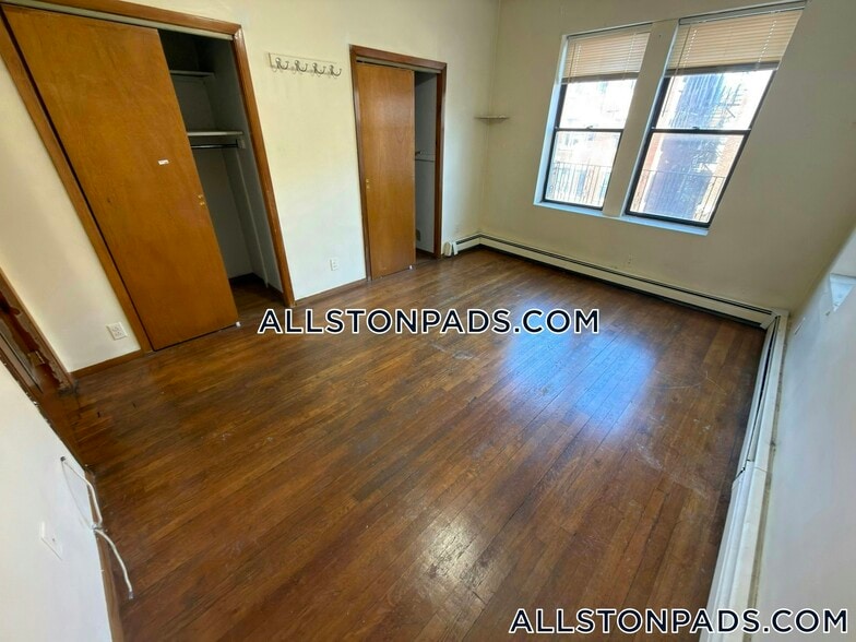 Building Photo - 46 Park Vale Ave