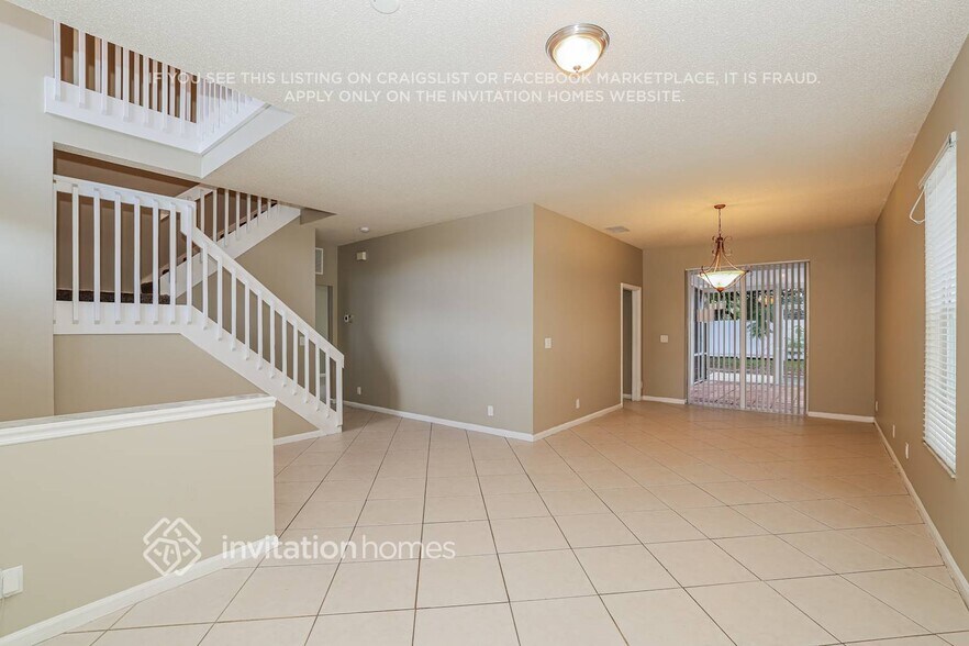 Building Photo - 1081 Fairfax Cir W