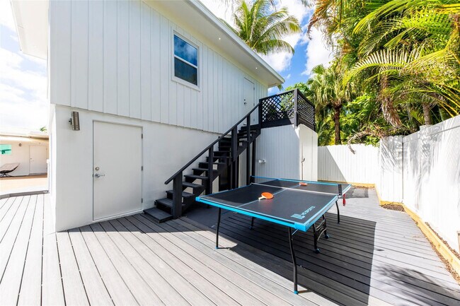 Building Photo - 3329 NE 17th St