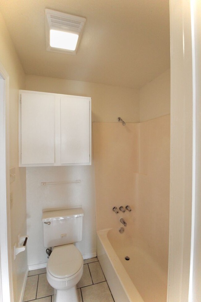 Building Photo - 2336 Heatherfield